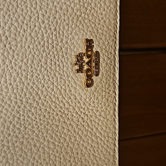 Coach wallet crossbody - Picture 2 of 6